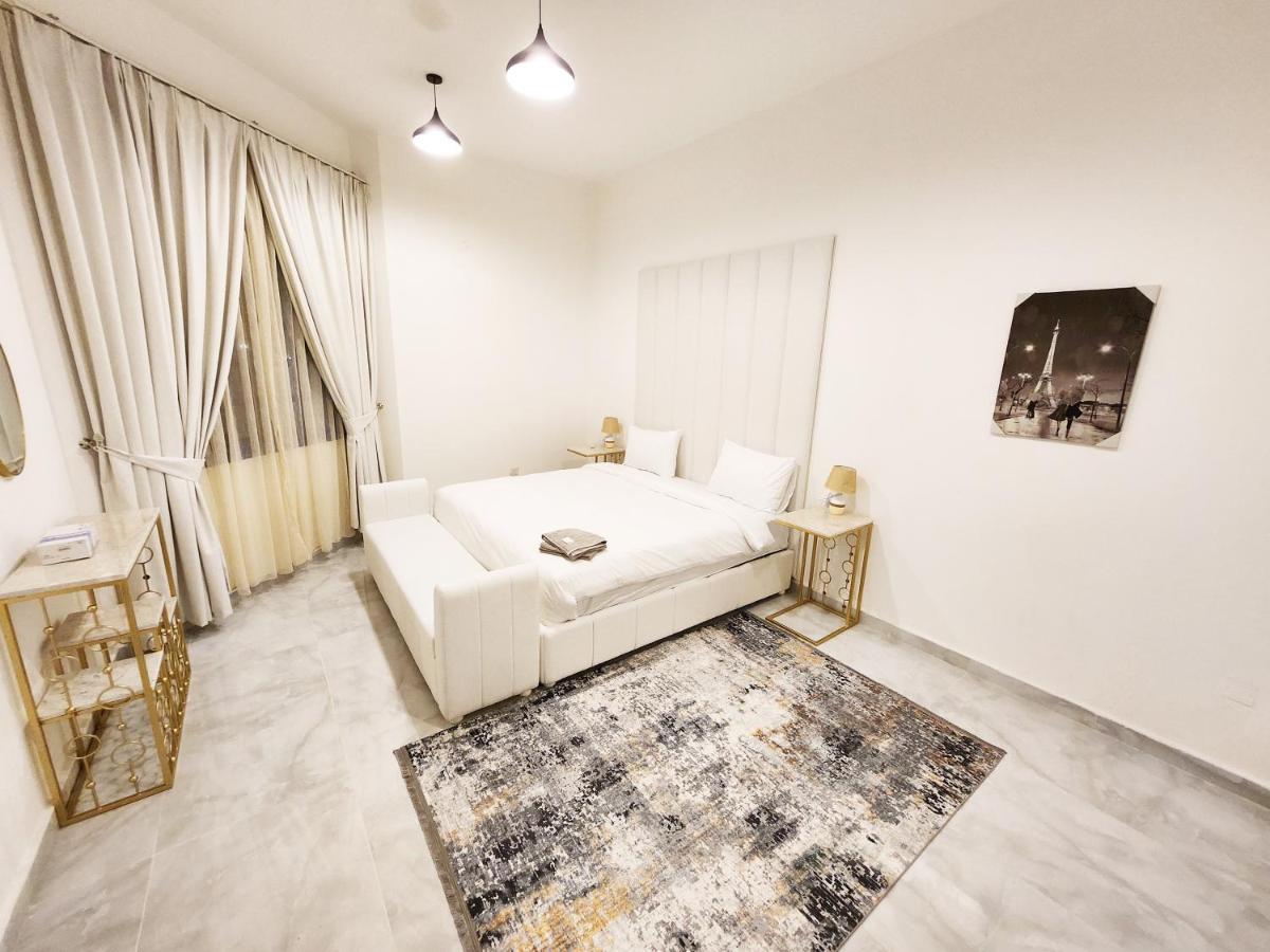 Moods Holiday Homes Al Ain Bagian luar foto